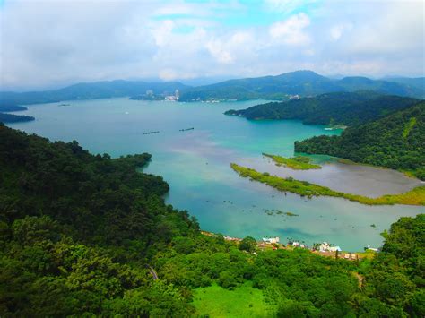 Exploring the Natural Wonders of Sun Moon Lake, Taiwan