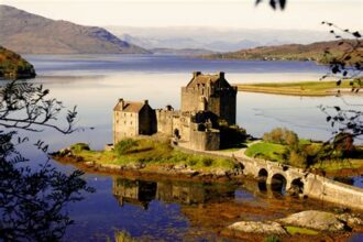 A Road Trip through the Scottish Highlands: Castles, Lochs, and Dramatic Landscapes