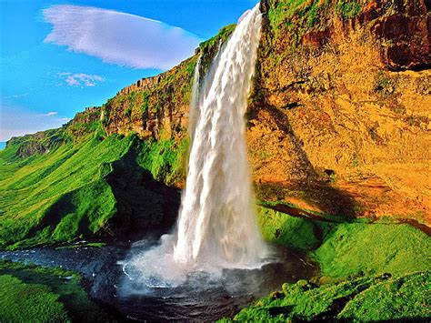 The Stunning Waterfalls of Iceland: A Natural Wonder